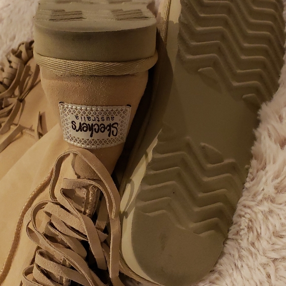 Sketchers boots - Picture 3 of 5